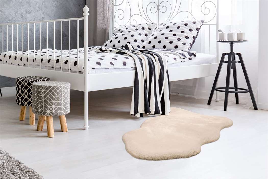 Rabbit Light Sheepskin 825 Ivoor 60x90cm - Afbeelding 2