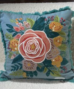 Kussen geborduurd 45x45 grote bloem