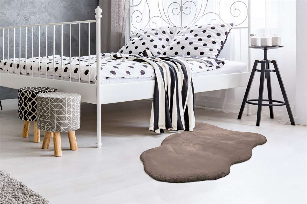 Rabbit Light Sheepskin 825 taupe 60x90cm - Afbeelding 2